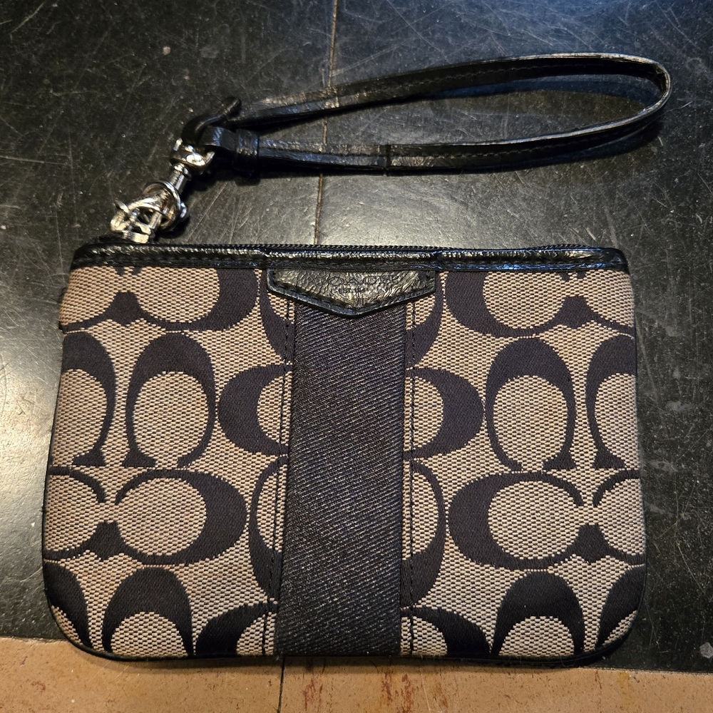 Coach Signature Tan And Black Wristlet Card Wallet Change Purse